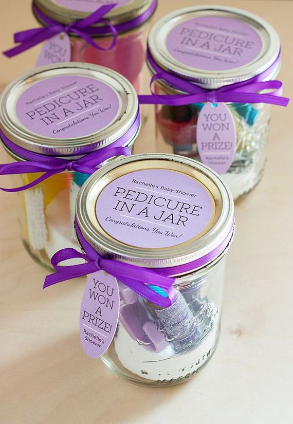 17-DIY-Valentine-Gifts-in-a-Jar