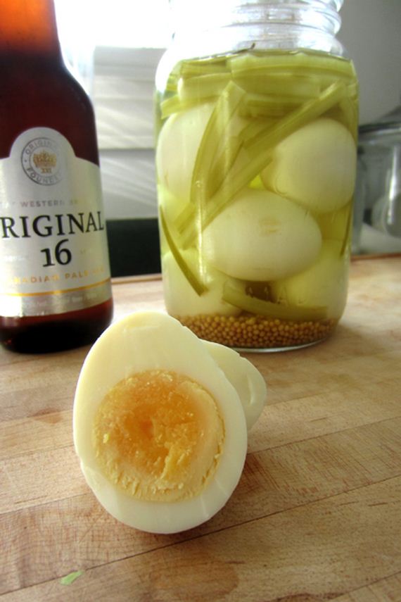 04-Ways-to-eat-hard-boiled-eggs