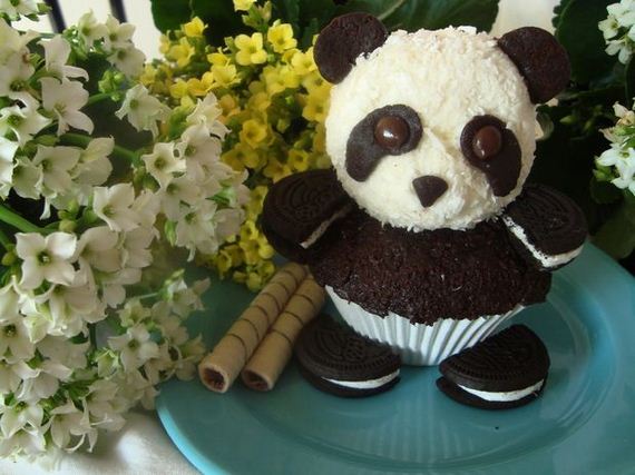 06-Panda-Cupcakes