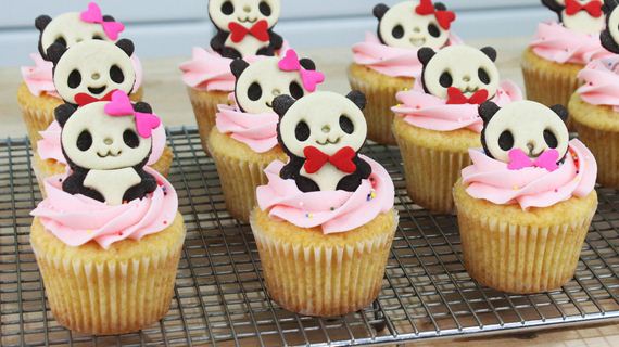 07-Panda-Cupcakes