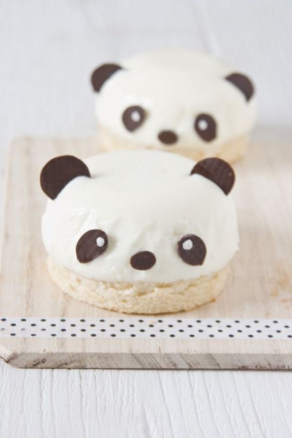 09-Panda-Cupcakes