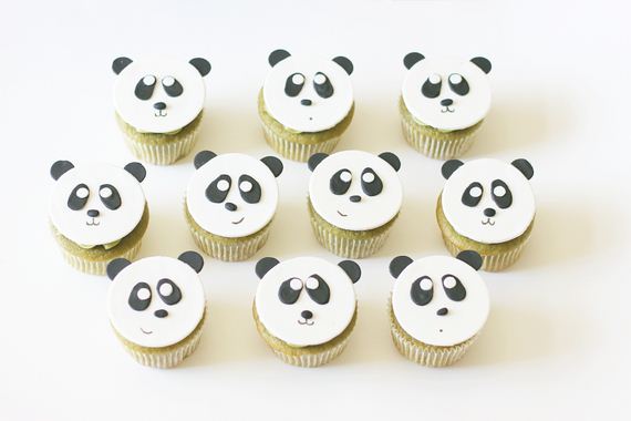 10-Panda-Cupcakes