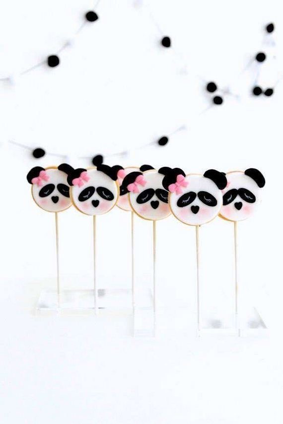 12-Panda-Cupcakes