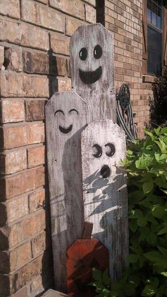 02-halloween-decorations-made-out-of-recycled-wood